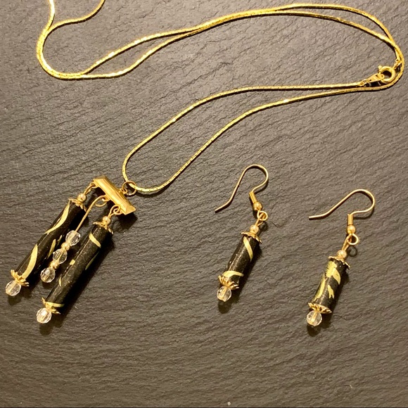 Vintage Gold Tone Box Chain Necklace Matching Black Cylinder Dangle Earrings - Picture 12 of 12